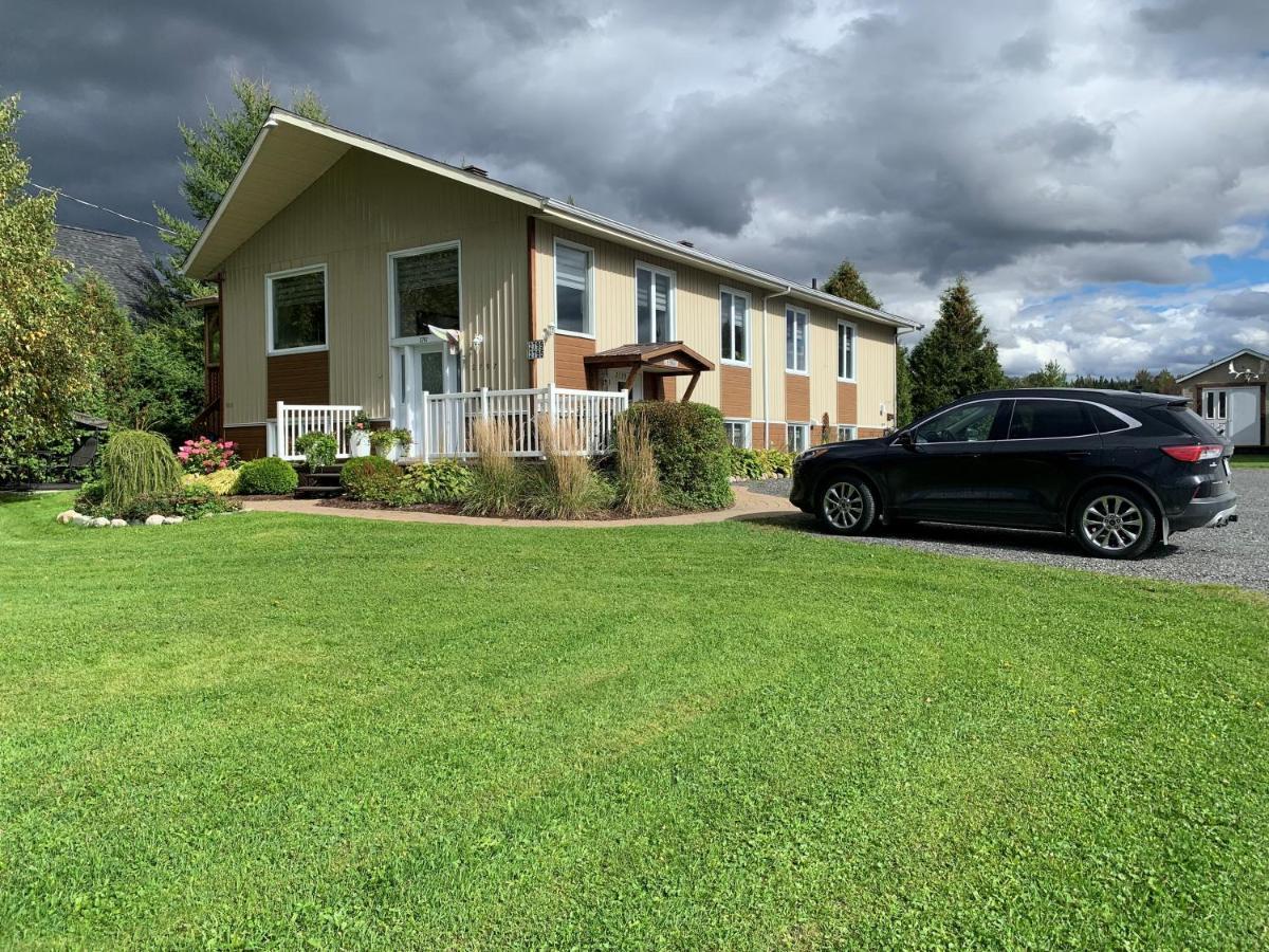 Logement 3 ,5 Entierement Prive Lac-Mégantic 外观 照片